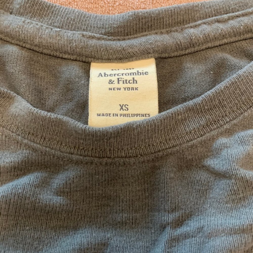 A&F crewneck - Picture 2 of 2